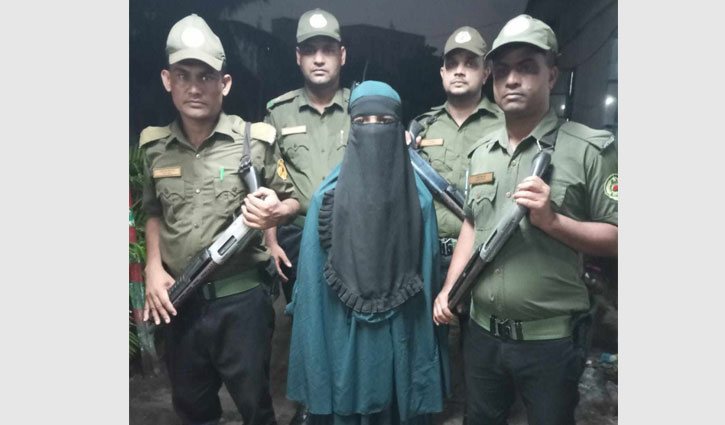 ঢামেকে কিশোরী সেজে চুরির চেষ্টা, আটক ১ 