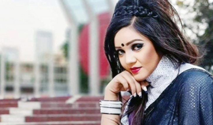 আপন ভুবনে ফিরলেন বর্ষা চৌধুরী