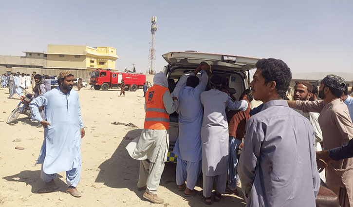 At least 52 killed in suicide blast in Pakistan