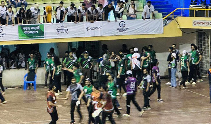 তারকাদের ক্রিকেটে হাতাহাতির অভিযোগ!