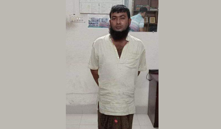 চোর ধরতে ‘ফকিরের রুটি পড়া’ খেয়ে ব্যবসায়ী অসুস্থ