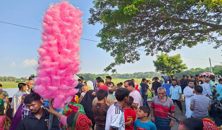 হাওয়াই মিঠাই ফিরিয়ে আনে শৈশব-কৈশোরের স্মৃতি