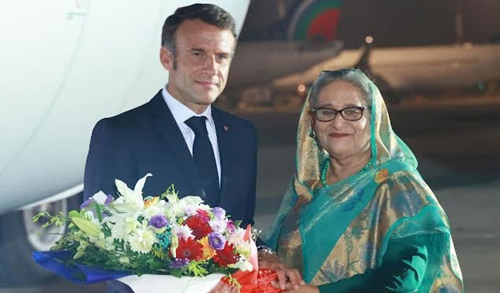 ম্যাক্রোঁ ঢাকায়, অভ্যর্থনা জানালেন প্রধানমন্ত্রী