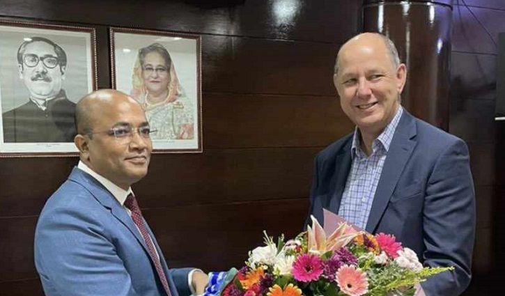 দুদিনের সফরে ঢাকায় স্যার ফিলিপ বার্টন