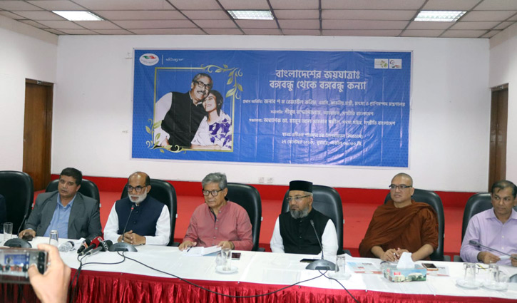 ‘আলোকবর্তিকার মশাল হাতে দেশকে এগিয়ে নিচ্ছেন শেখ হাসিনা’