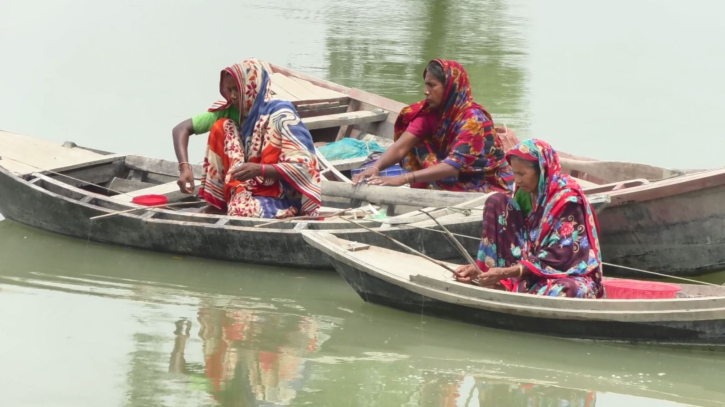 জল ও জালে তিন মায়ের সংগ্রাম 