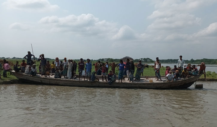 চর মেঘা দখল করে ফসল লুট, গৃহহীন দেড় শতাধিক কৃষক