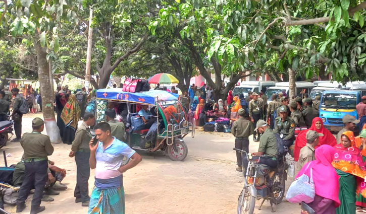 রাজশাহীর কেন্দ্রে পৌঁছে গেছে নির্বাচনী সরঞ্জাম 