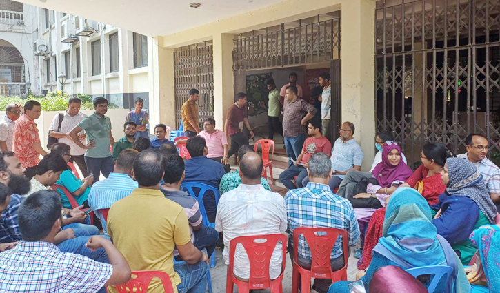 উপাচার্যের পদত্যাগ দাবি কুবি শিক্ষক সমিতির