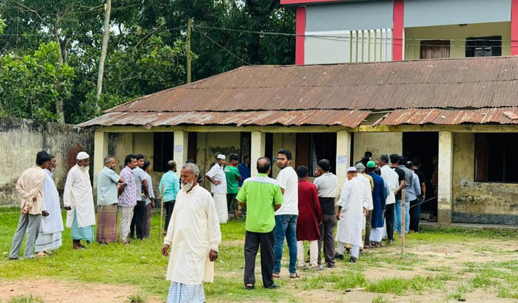 ফুলগাজীতে জাল ভোট দিতে গিয়ে আটক ১১, ব্যালট জব্দ 