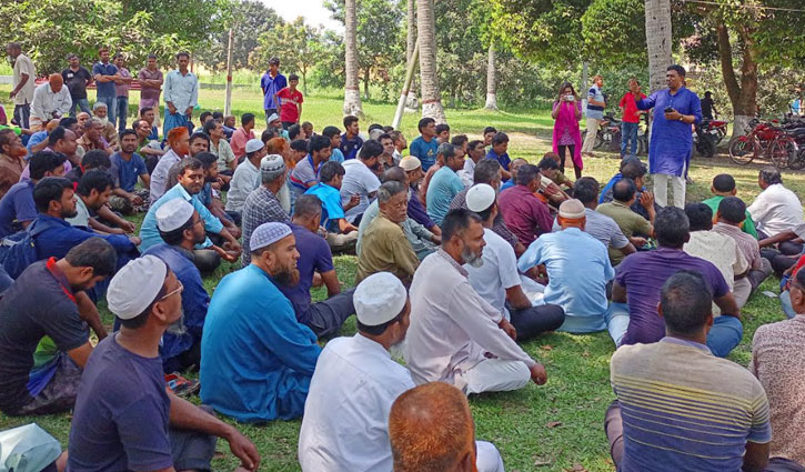 প্রকৌশলীর শাস্তির দাবিতে রাজশাহী চিনিকলে শ্রমিকদের বিক্ষোভ