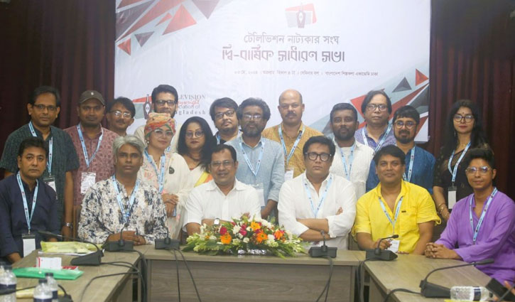 নাট্যকার সংঘের সভাপতি মুননা, সম্পাদক উজ্জ্বল