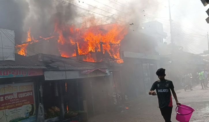শরীয়তপুরে আগুনে পুড়লো ৯ দোকান