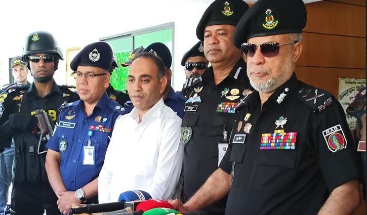 স্বাধীন দেশে অবৈধ অস্ত্রধারী সংগঠন থাকবে না: র‍্যাব মহাপরিচালক 