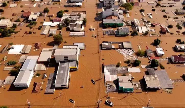 At least 100 killed in Brazil floods