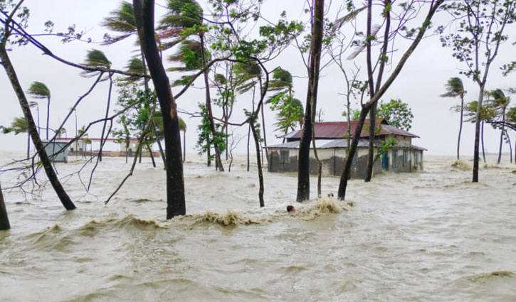 At least 7 killed in Cyclone Remal in Bangladesh