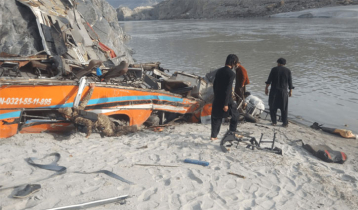 20 killed after bus plunges into ravine in Pakistan