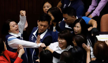 Chaos reigns in Taiwanese parliament