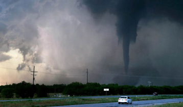Nine killed by tornadoes in central US