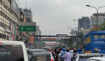 RMG workers withdraw Banani road blockage