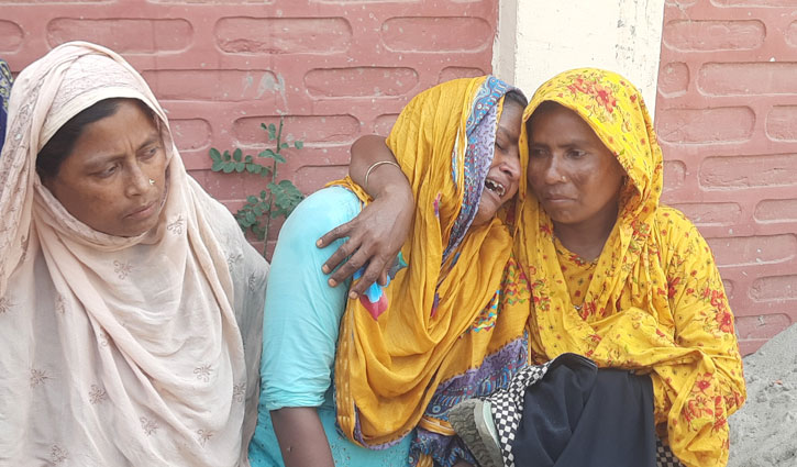 2 killed as tractor turns turtle in Madaripur