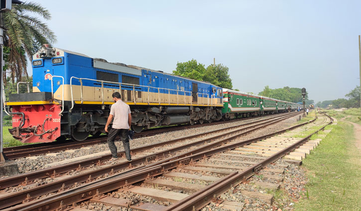 Dhaka`s rail link with North Bengal resumes