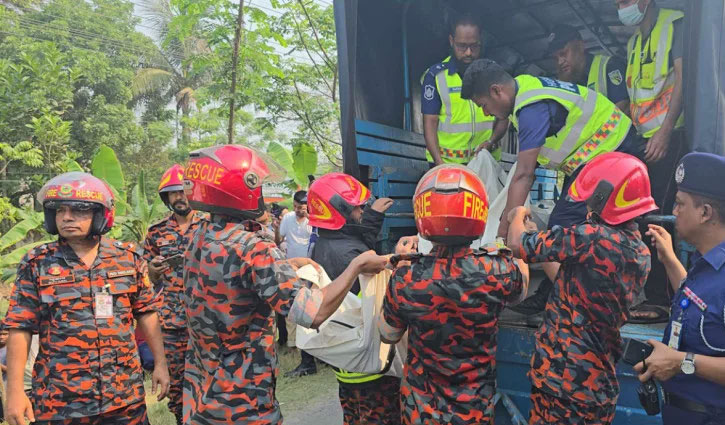 ফরিদপুরে বাস-পিকআপের সংঘর্ষে নিহত ১১