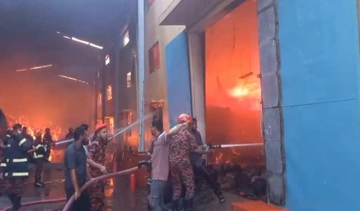 খুলনার জুটমিলে আগুন নিয়ন্ত্রণে ১৬ ইউনিট খুলনার জুটমিলে আগুন নিয়ন্ত্রণে ১৬ ইউনিট
