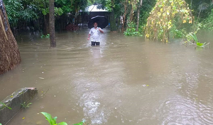 লক্ষ্মীপুরে বন্যার পানি নামছে ধীরে, খালে নানা প্রতিবন্ধকতা