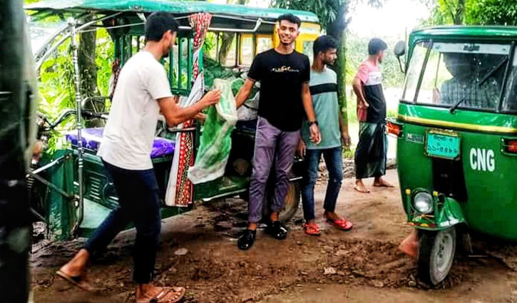 সুনামগঞ্জে শিক্ষার্থীদের উদ্যোগে রাস্তা সংস্কার