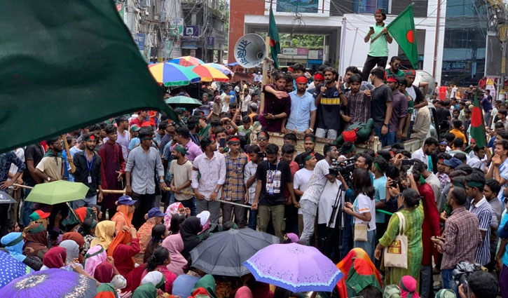 শিক্ষার্থীদের দখলে রাজশাহী, শোক পালনে কেউ এলেন না