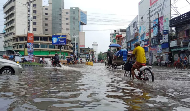 খুলনায় টানা ভারী বৃষ্টি, জলাবদ্ধতায় দুর্ভোগ 