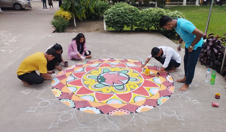 রং-তুলির ছোঁয়ায় নতুন সাঁজে ভাওয়াল কলেজ