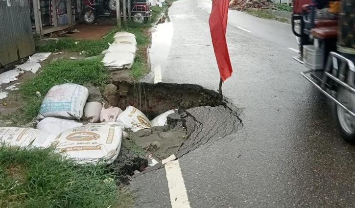 মেঘনা-ধনাগোদা বেড়িবাঁধ মেরামত স্বেচ্ছাশ্রমে