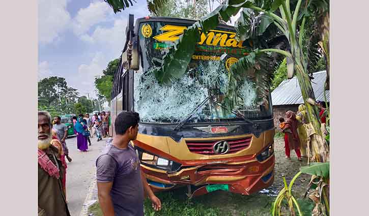 গাইবান্ধায় বাসচাপায় অটোরিকশার ২ যাত্রী নিহত