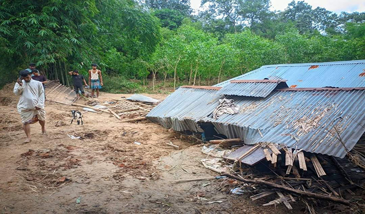 বন্যার পানি কমতেই ভেসে উঠছে ক্ষতচিহ্ন  