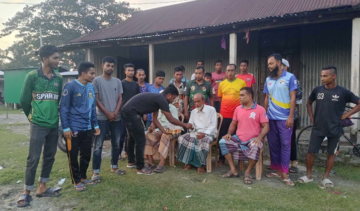 আসিফের নেতৃত্বে সাফ চ্যাম্পিয়ন, এলাকায় মিষ্টি বিতরণ