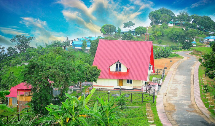 ফিরেছেন সাজেকে আটকা পড়া পর্যটকরা 