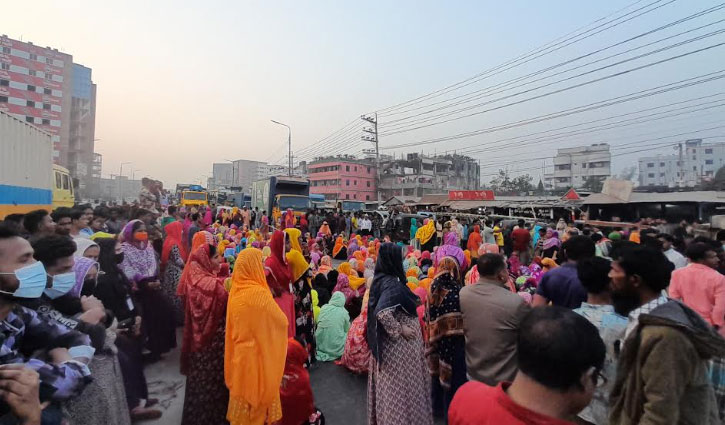 কারখানা বন্ধ ঘোষণা, ঢাকা-টাঙ্গাইল মহাসড়ক অবরোধ 