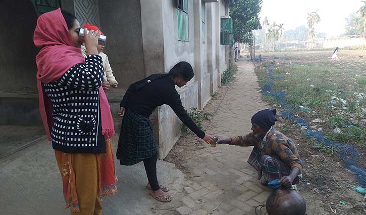 কুয়াশা মোড়ানো শীতের সকালে খেজুর রসের স্বাদ