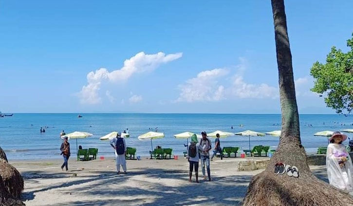 কক্সবাজারে পর্যটকের জোয়ার, সেন্টমার্টিনে ভাটা