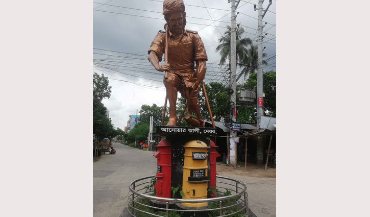 মাথা উঁচু করে দাঁড়িয়ে গগন হরকরার ম্যুরাল