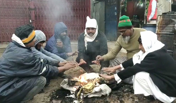 গুঁড়ি গুঁড়ি বৃষ্টির মতো ঝরছে কুয়াশা, জনজীবন বিপর্যস্ত