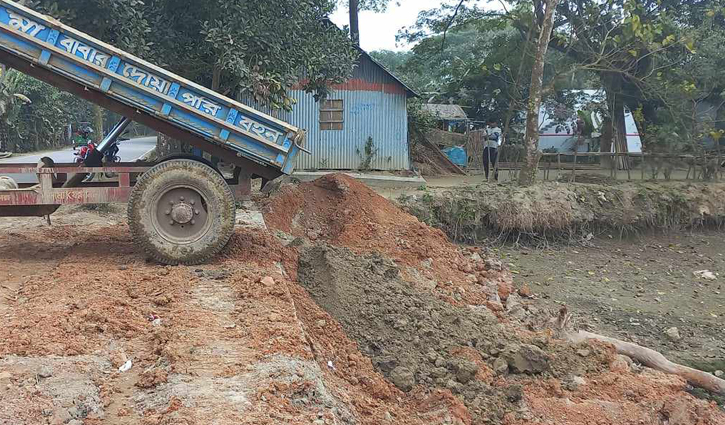 অর্ধশত বছরের পুরনো পুকুর ভরাট, প্রশাসন নীরব