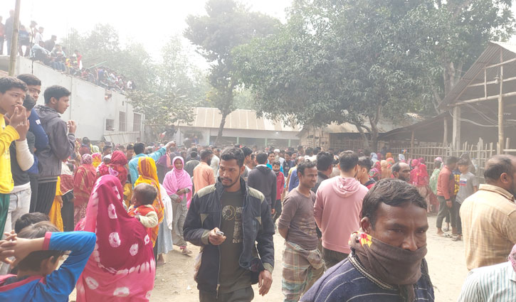 স্ত্রী ও দুই সন্তানকে হত্যার পর ব্যবসায়ীর আত্মহত্যার চেষ্টা