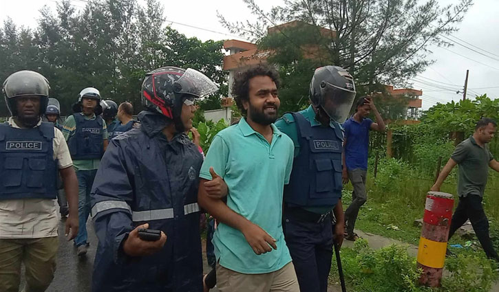 অবস্থান কর্মসূচির আগে ববির ১২ শিক্ষার্থী আটক, পরে মুক্তি