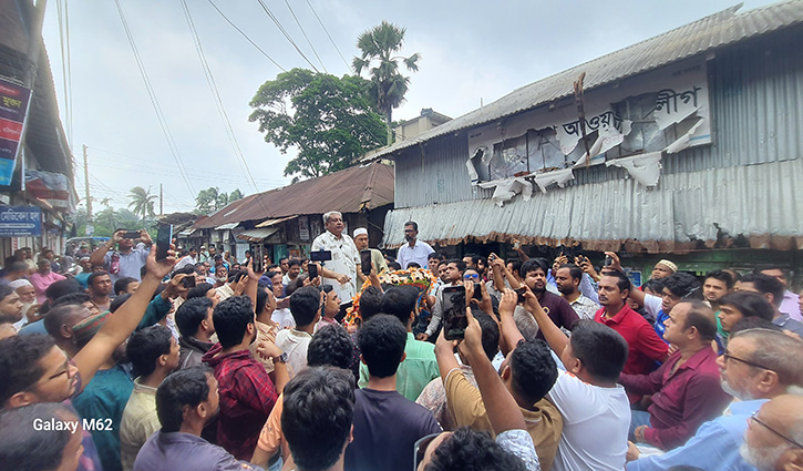 বরগুনায় শেখ হাসিনাকে দেশে ফিরিয়ে আনার দাবিতে বিক্ষোভ