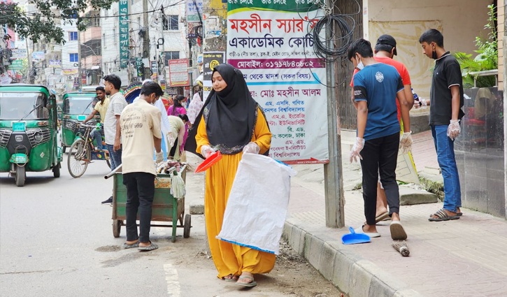 আজও রাজধানীতে পরিষ্কার-পরিচ্ছন্নতার কাজ করছেন শিক্ষার্থীরা