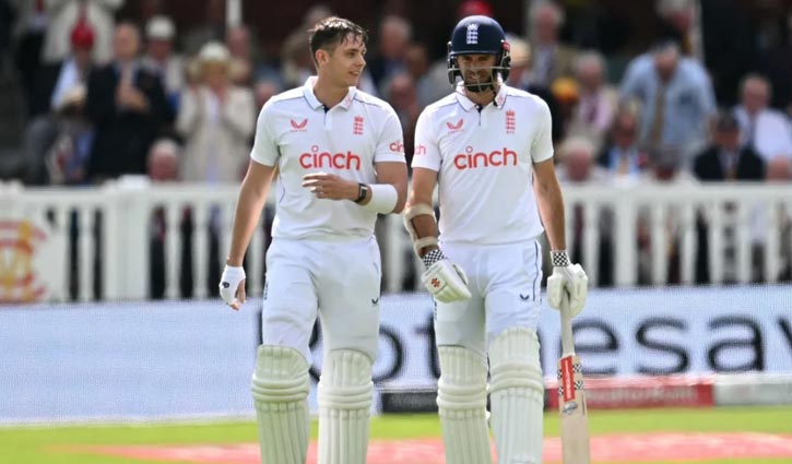 পাঁচ ফিফটিতে বড় সংগ্রহ ইংল্যান্ডের