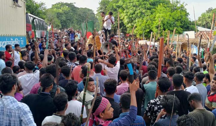 গোপালগঞ্জে সেনাবাহিনীর গাড়ি ভাঙচুর-আগুন, আহত ১৭